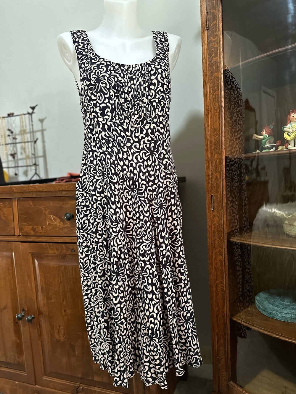 NWOT- Navy & Ivory Printed Sleeveless Midi Dress